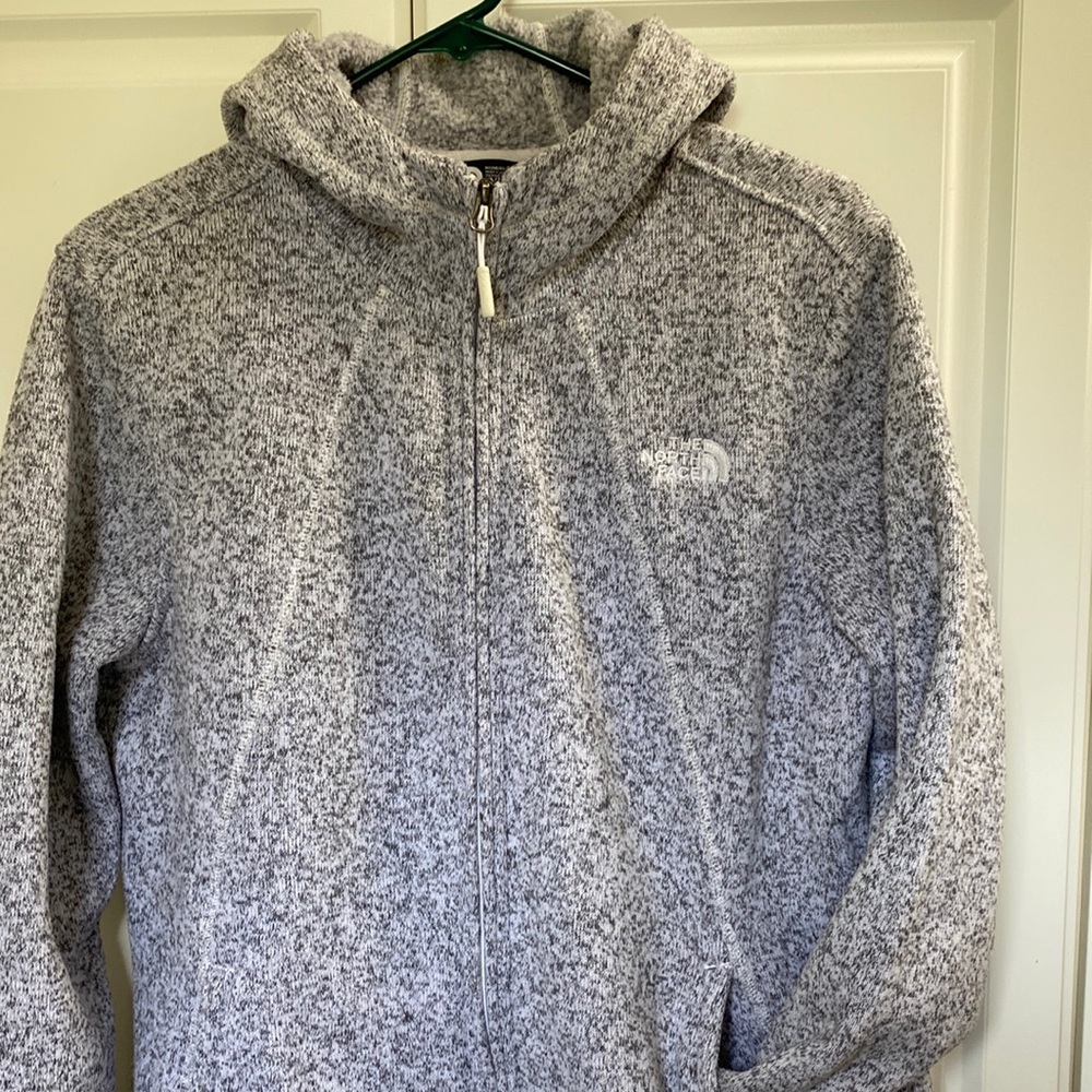 The north face hooded fleece. Excellent condition